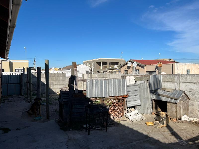 3 Bedroom Property for Sale in Ilitha Park Western Cape
